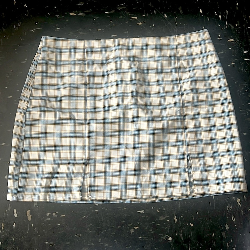 White and blue plaid skirt